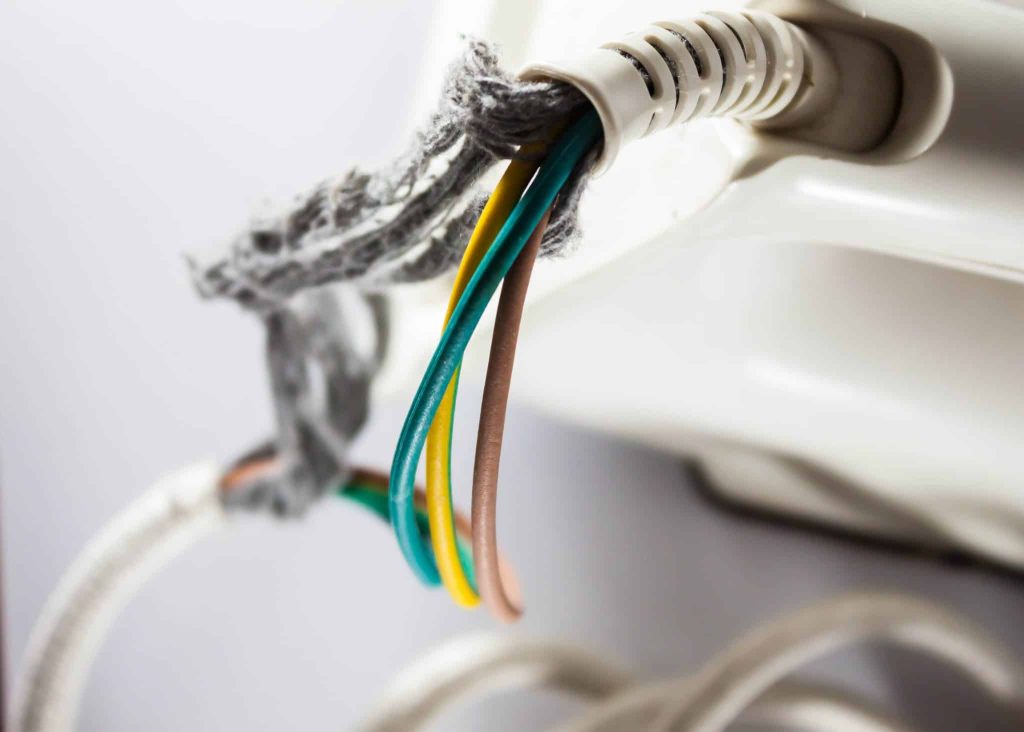 نمایش مشکلات ناشی از کیفیت پایین یا تقلبی بودن مفصل کابل و تأثیر آن بر خرابی زودهنگام