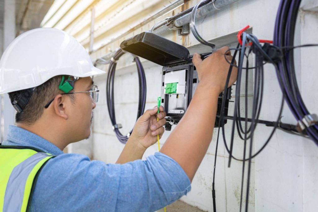 نمایی از مراحل نصب سرکابل و جزئیات فنی کمتر مطرح‌شده در استاندارد IEC 60502 که بر عملکرد و دوام کابل تأثیر می‌گذارند